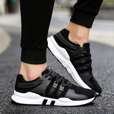 Alkalmi férfi tornacipő fűzővel és vastag talppal, fehér és fekete színben