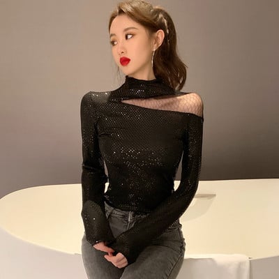 Γυναικεία κομψή μπλούζα με γυαλιστερό αποτέλεσμα σε μαύρο και ασημί χρώμα