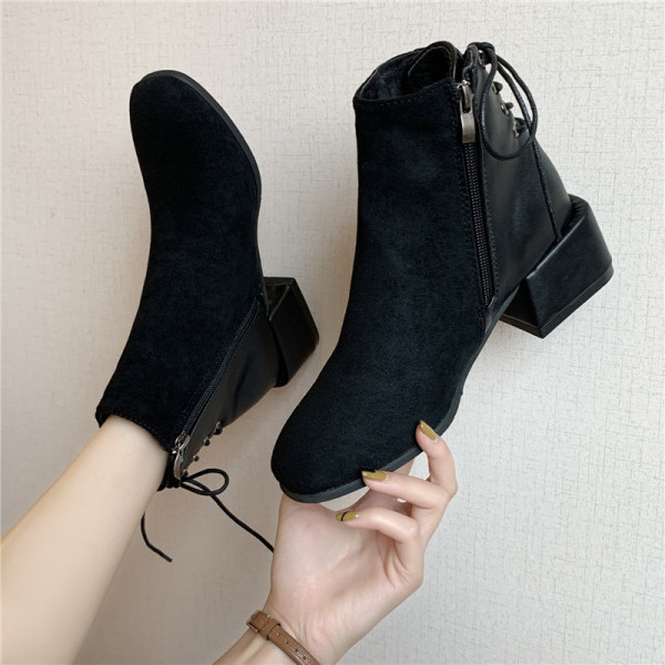 Κομψές γυναικείες μπότες σουέτ κατάλληλες για το φθινόπωρο και το χειμώνα σε μαύρο και καφέ χρώμα