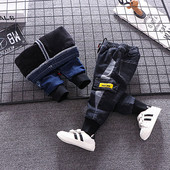 Παιδικά τζιν για αγόρια μπλε και μαύρο χρώμα με κορδόνια και τσέπες