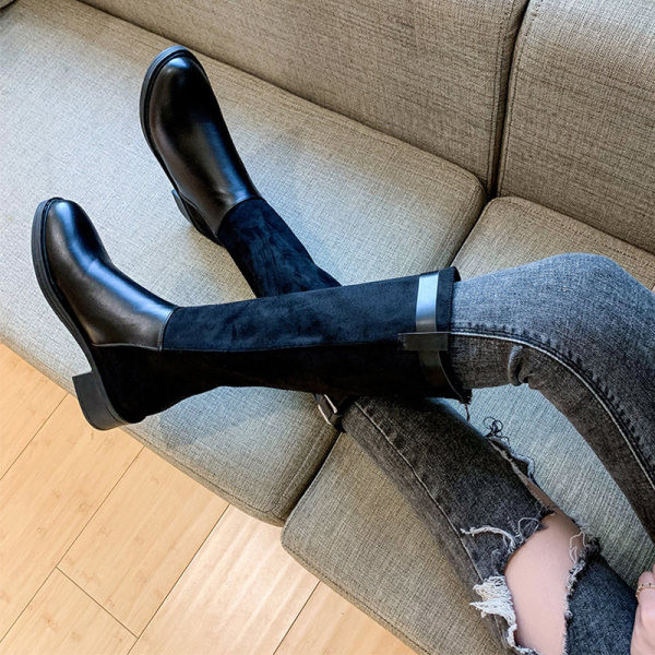 Öko velúrból és öko bőrből készült magas női csizma csattal fekete színben