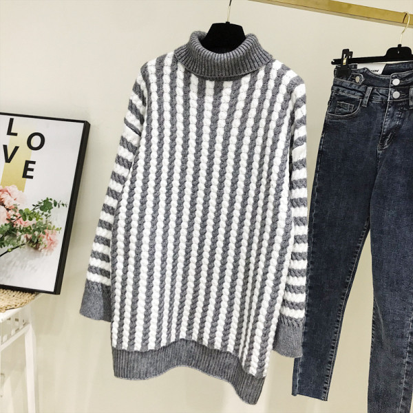 Csíkos női ruha magas gallérral fekete és szürke színben