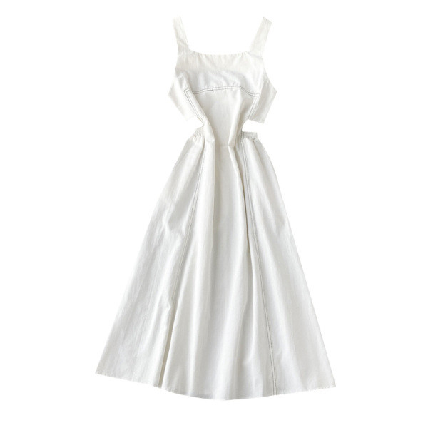 Retro stílusú női ruha pántokkal és fekete-fehér kivágásokkal