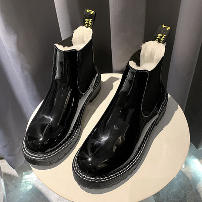 Modern női csizma eko bőrből puha béléssel fehér és fekete színben