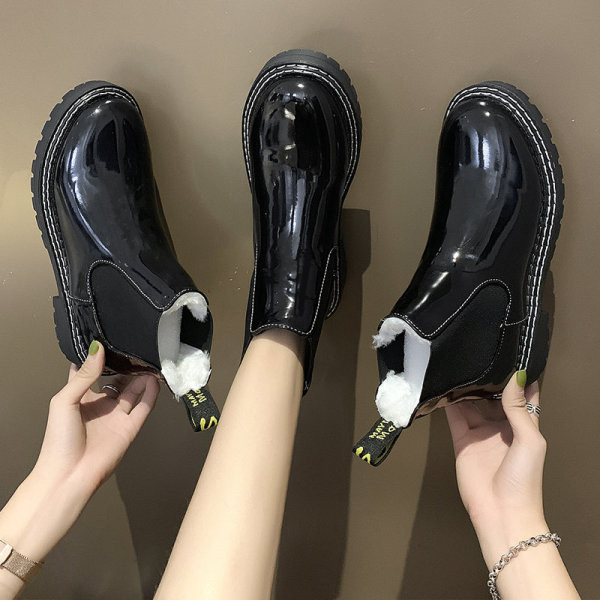 Modern női csizma eko bőrből puha béléssel fehér és fekete színben