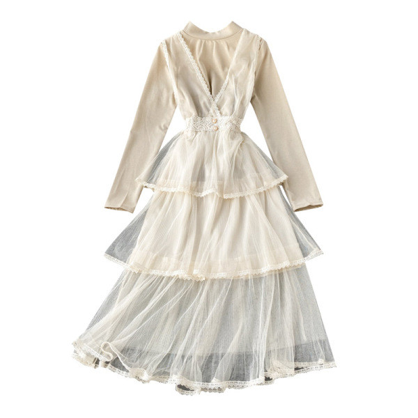 Modern női szett fekete, bézs és rózsaszín csipkés blúzt és ruhát tartalmaz