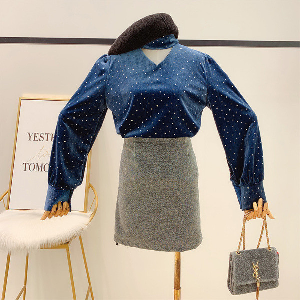 Γυναικείο βελούδίνο ρετρό πουκάμισο πουά σε μαύρο και μπλε χρώμα