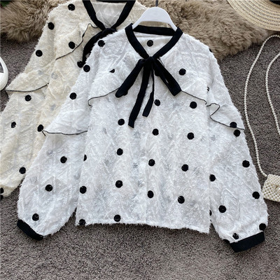 Μοντέρνο γυναικείο πουκάμισο πουά με κορδέλα σε μπεζ, μαύρο και άσπρο χρώμα