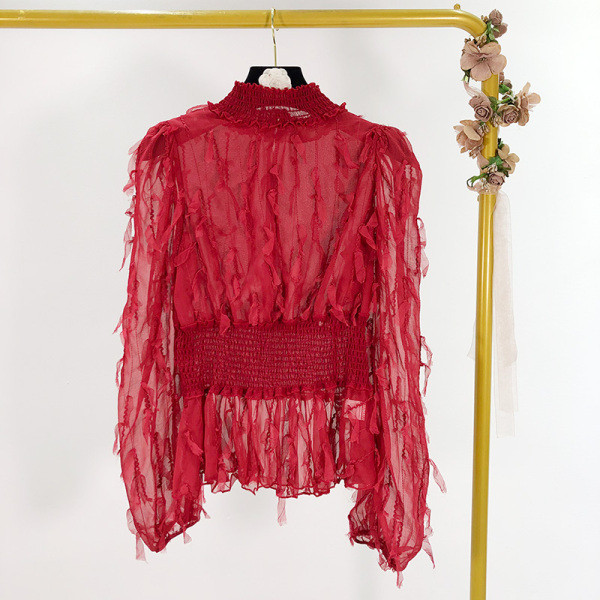 Piros női blúz gumírozott derékkal és magas gallérral