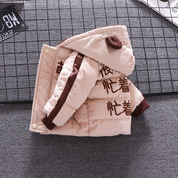 Gyermek téli kabát fiúknak három színben feliratokkal és 3D elemekkel