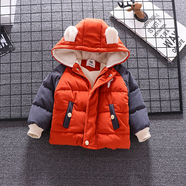 Gyermek téli kabát fiúknak három színben feliratokkal és 3D elemekkel