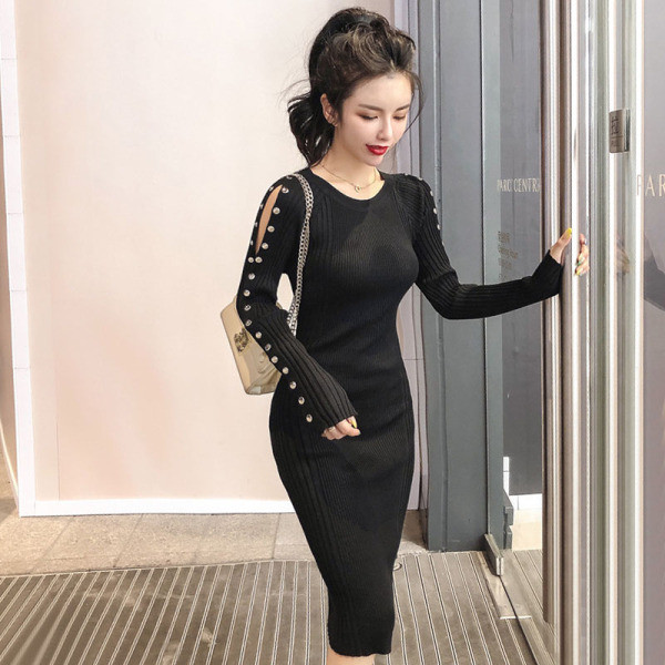 Alkalmi női ruha, ujján gombokkal, fekete színben