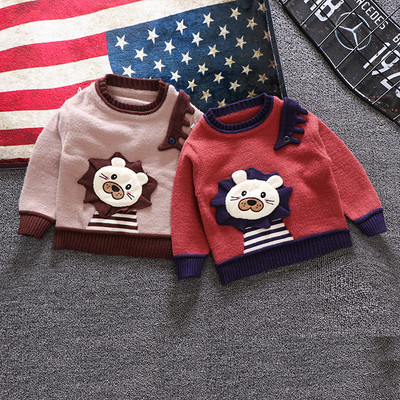 Детски пуловер за момчета в два цвята с овално деколте и 3D елемент