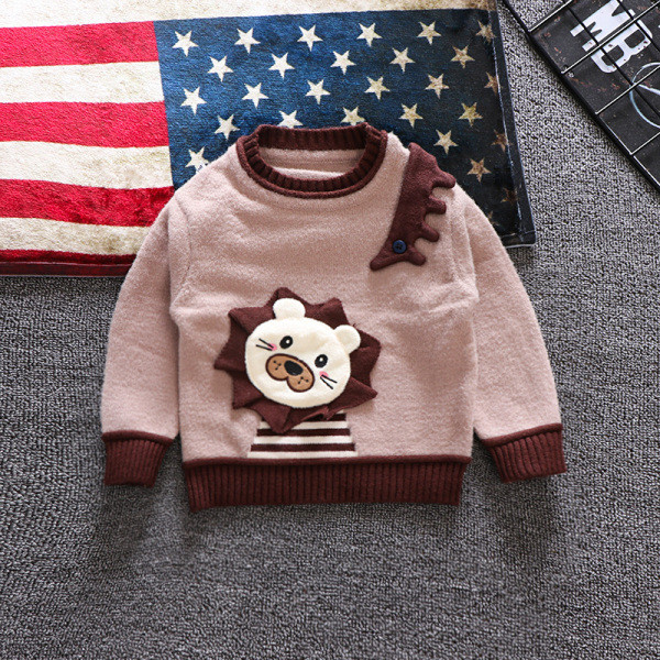 Παιδικό πουλόβερ για αγόρια σε δύο χρώματα με ωοειδές ντεκολτέ και στοιχείο 3D