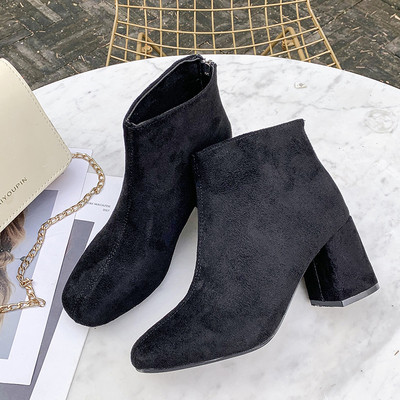 Γυναικείες έκο δερμάτινες-χειμωνιάτικες μπότες με χοντρό τακούνι σε μαύρο και άσπρο - δύο μοντέλα