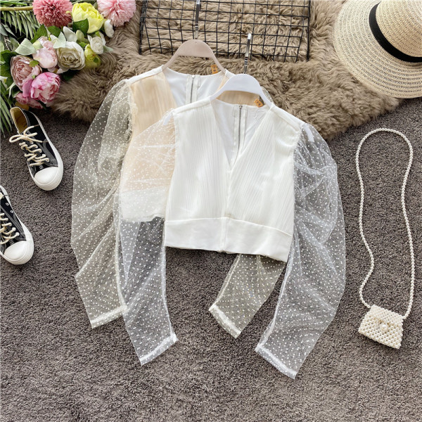 Μοντέρνα γυναικεία κοντύ μπλούζα με λαιμόκοψη και φερμουάρ σε λευκό και μπεζ χρώμα