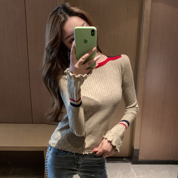 Modern női pulóver vékony kötésből, kerek nyakkivágással