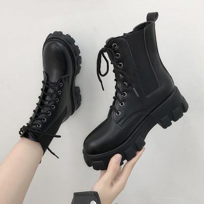 Δγυναικείες έκο δερμάτινες χειμερινές μπότες με σκληρή σόλα σε μαύρο χρώμα