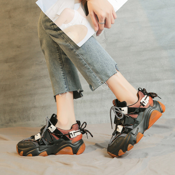 ÚJ női tornacipő modell fűzővel és durva talppal, zöld, narancs és lila színben