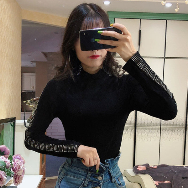 Őszi-téli női bársony blúz kövekkel fekete színben