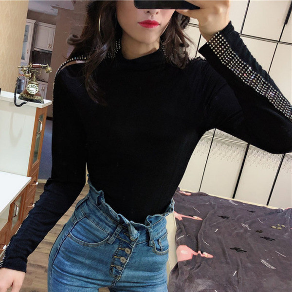 Őszi-téli női bársony blúz kövekkel fekete színben