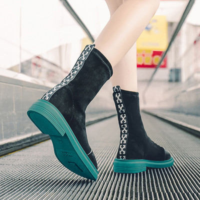 Γυναικείες μπότες φθινοπωρινές-χειμωνιάτικες με χρωματιστή σόλα από οικολογικό δέρμα