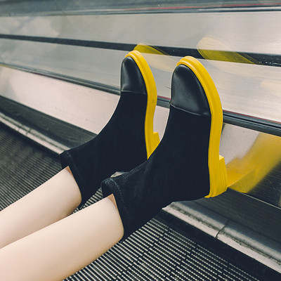 Γυναικείες μπότες φθινοπωρινές-χειμωνιάτικες με χρωματιστή σόλα από οικολογικό δέρμα