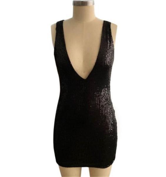 Κομψό γυναικείο σλιμ φόρεμα με βαθύ λαιμόκοψη σε μαύρο χρώμα