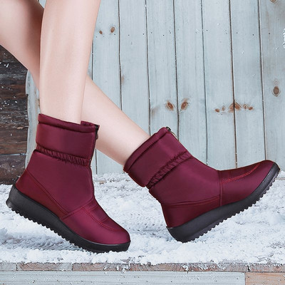 Modern női csizma fekete és piros cipzárral