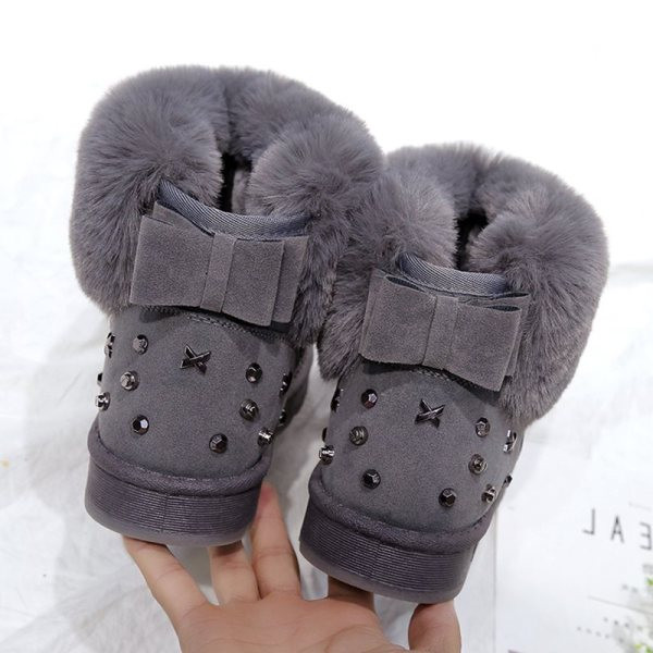 Új női csizma modell fém elemmel és pehelyszínben szürke, fekete és lila színben