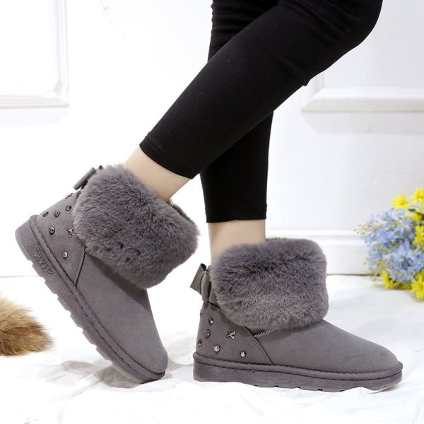 Új női csizma modell fém elemmel és pehelyszínben szürke, fekete és lila színben