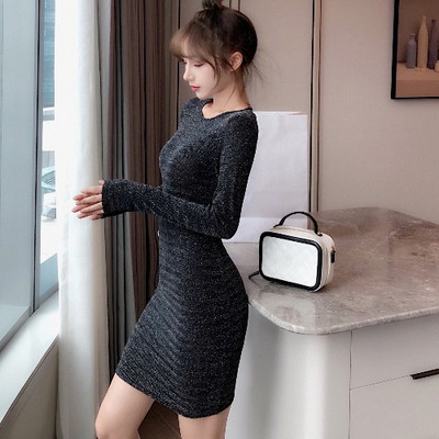 Μοντέρνο γυναικείο φόρεμα με γιαλιστερό έφε σε μαύρο χρώμα