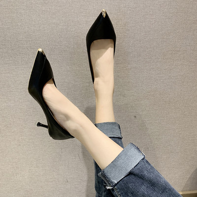 Elegáns női cipő alacsony vékony sarkú fehér, fekete, barna és piros színben