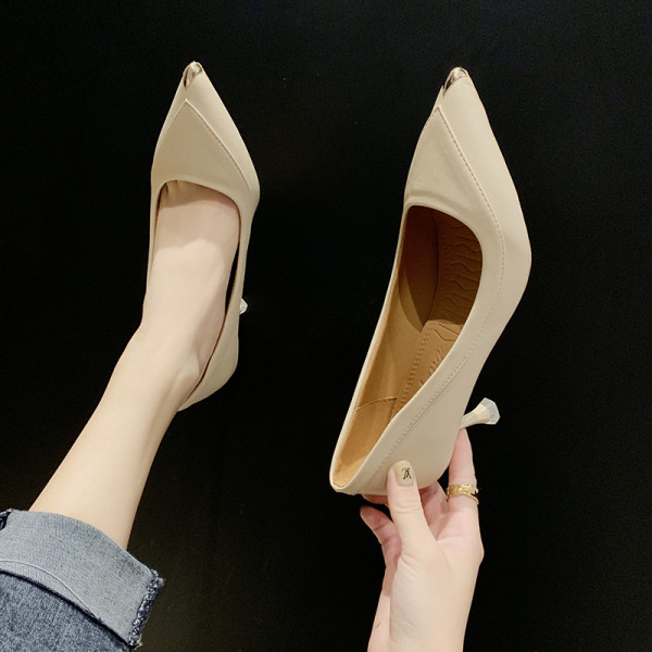 Elegáns női cipő alacsony vékony sarkú fehér, fekete, barna és piros színben