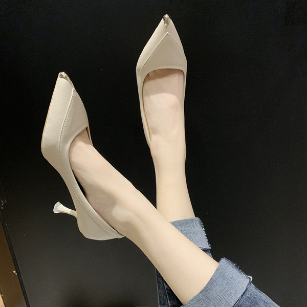 Elegáns női cipő alacsony vékony sarkú fehér, fekete, barna és piros színben