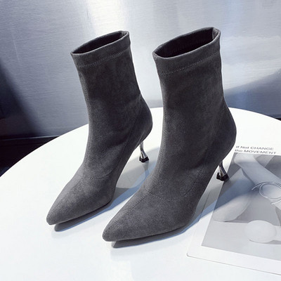 Elegáns női csizma hegyes modell eco velúrból