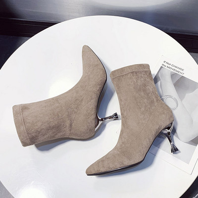 Elegáns női csizma hegyes modell eco velúrból