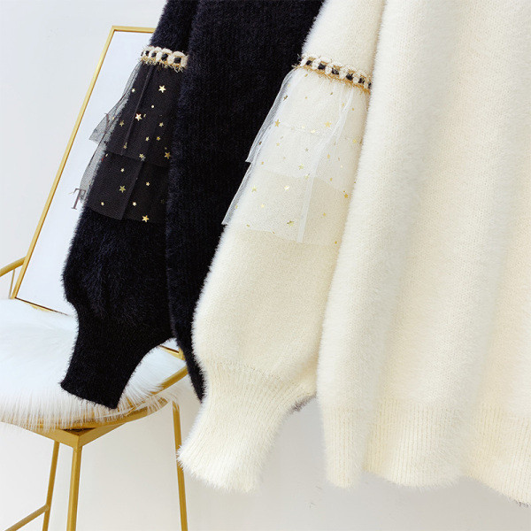 Női pehely pulóver tüll elemmel fehér és fekete színben - széles modell