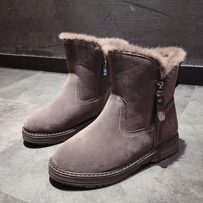 Μοντέρνες γυναικείες μπότες με μαλακή επένδυση και φερμουάρ σε μπεζ και μαύρο χρώμα