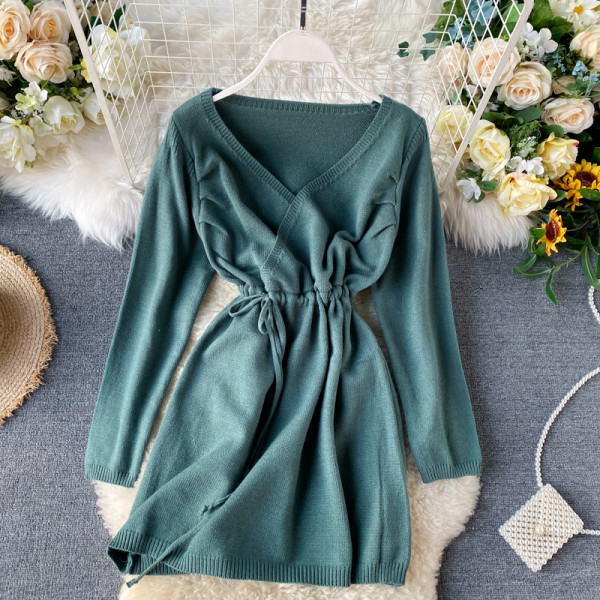 Γυναικείο χειμερινό φόρεμα με κορδόνια στη μέσης και V-neck