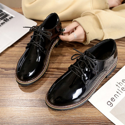 Γυναικεία Casual Eco Δερμάτινα Παπούτσια σε ίσια σόλα - δύο μοντέλα