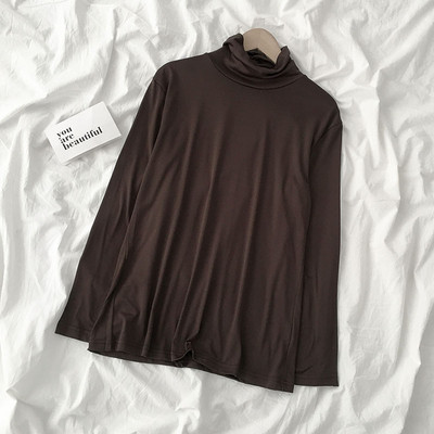 Καθημερινή γυναικεία μπλούζα σε διάφορα χρώματα με υψηλό γιακά και μακρύ μανίκι