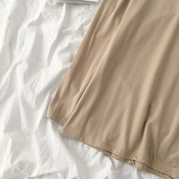 Καθημερινή γυναικεία μπλούζα σε διάφορα χρώματα με υψηλό γιακά και μακρύ μανίκι