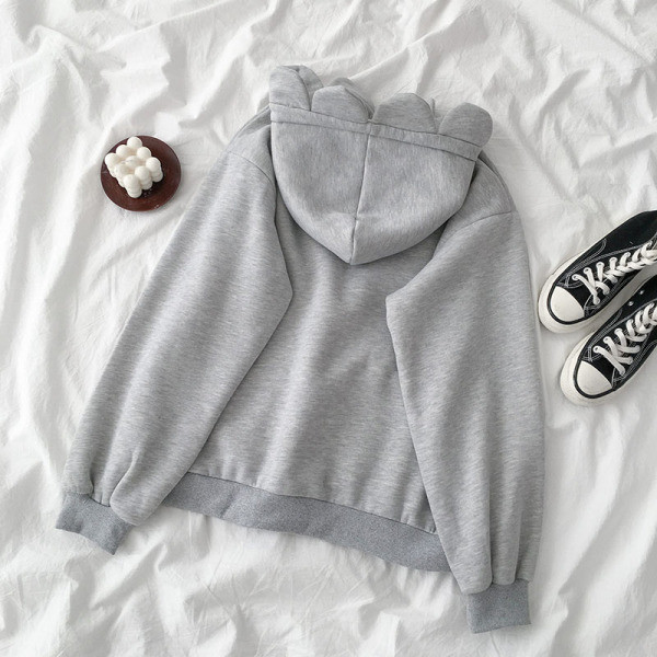 Szürke és sárga színű női pulóver kapucnival és nyakkendővel