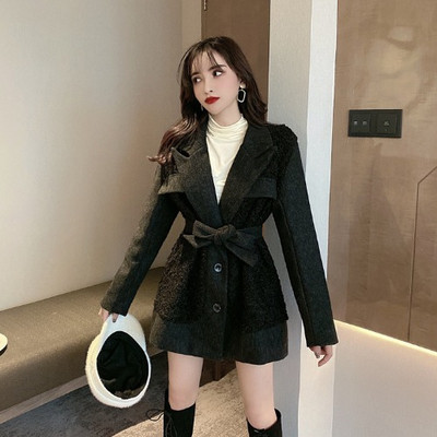 Női őszi-téli kabát övvel és pehelyzsebekkel