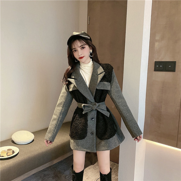 Női őszi-téli kabát övvel és pehelyzsebekkel