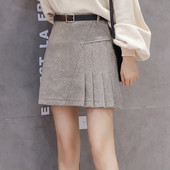 Rövid aszimmetrikus redős szoknya övvel