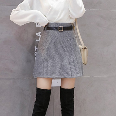 Rövid aszimmetrikus redős szoknya övvel