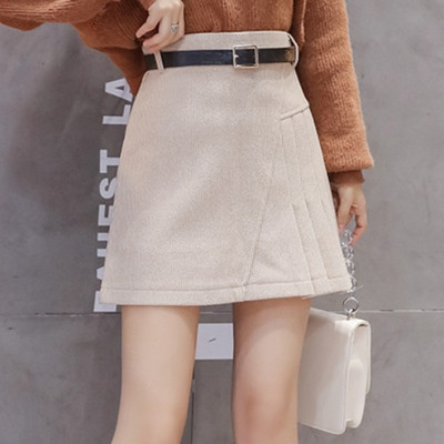 Rövid aszimmetrikus redős szoknya övvel