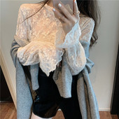 Női csipkeblúz lótusz ujjú, alacsony gallérral bézs színben